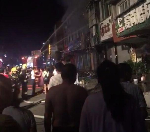 【深圳油煙管道清洗】別不把油煙管道清理當(dāng)回事