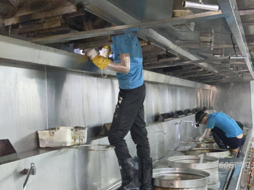 【深圳油煙管道清洗】煙凈化器為什么要定期清洗？需要注意哪些事項(xiàng)？