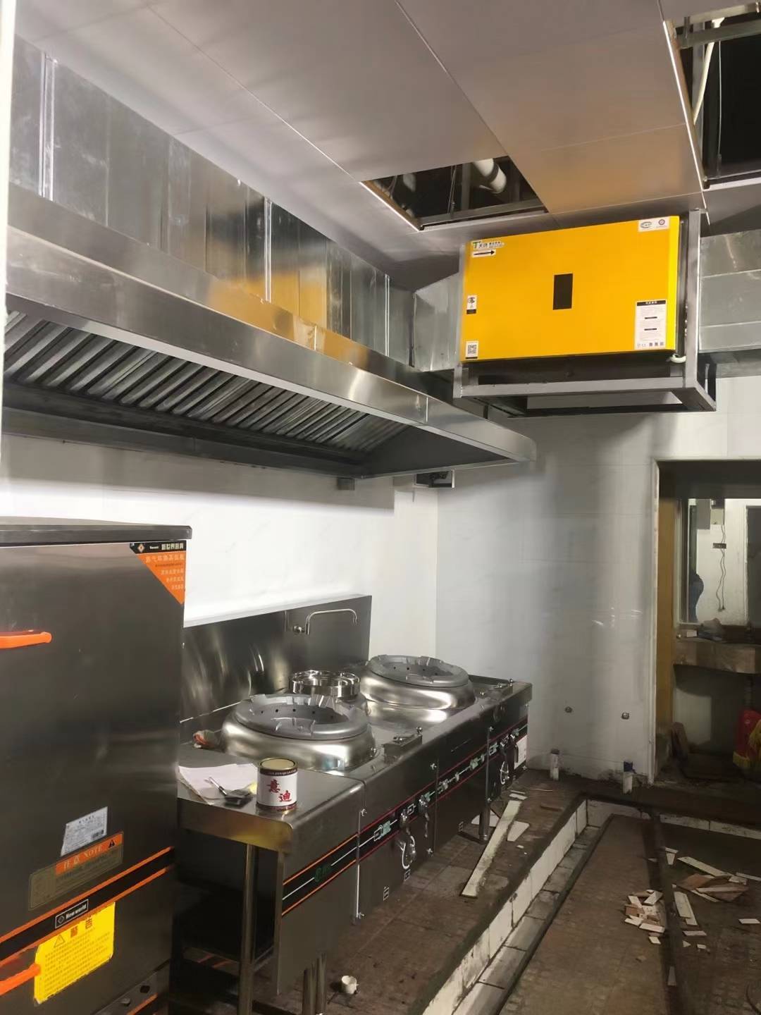 學校廚房大型油煙機清洗